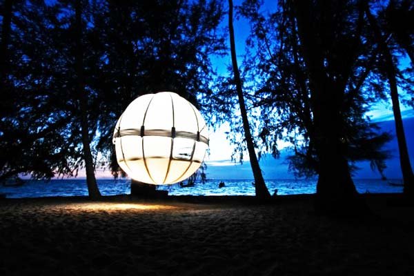 Το κάμπινγκ του μέλλοντος -Σε σκηνή που αιωρείται και είναι αδιάβροχη [εικόνες] | iefimerida.gr 1