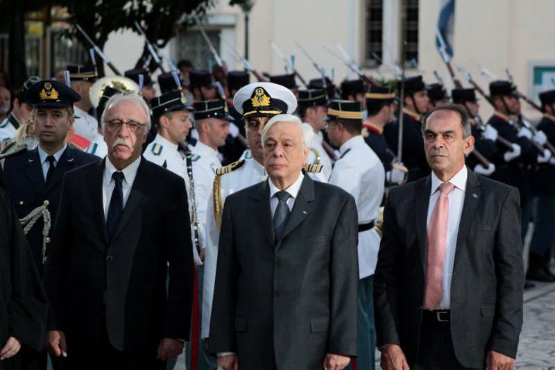 Για πρώτη φορά πρόεδρος της Δημοκρατίας τίμησε το Μπλόκο της Κοκκινιάς [εικόνες] | iefimerida.gr 7