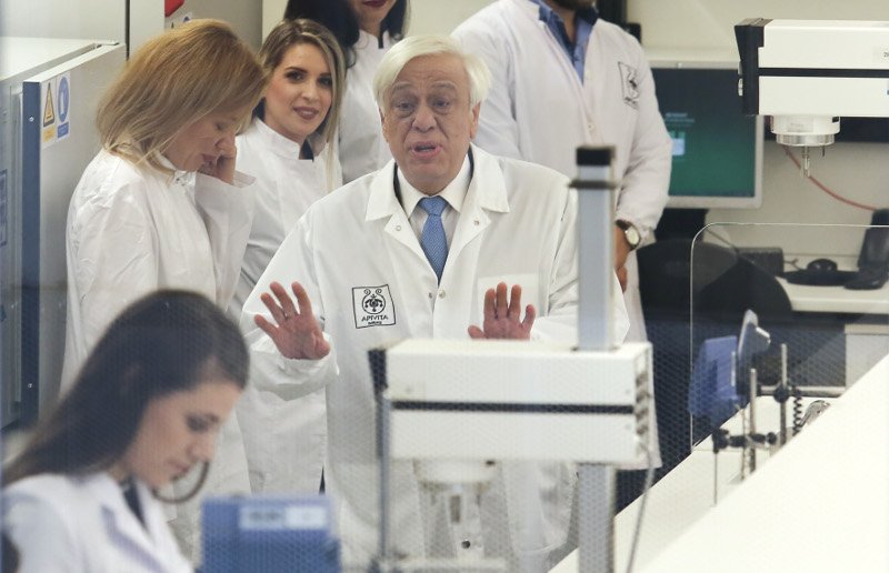 Παυλόπουλος: Να δώσουμε ευκαιρίες στη νέα γενιά -Επίσκεψη στην «APIVITA» [εικόνες] | iefimerida.gr 2