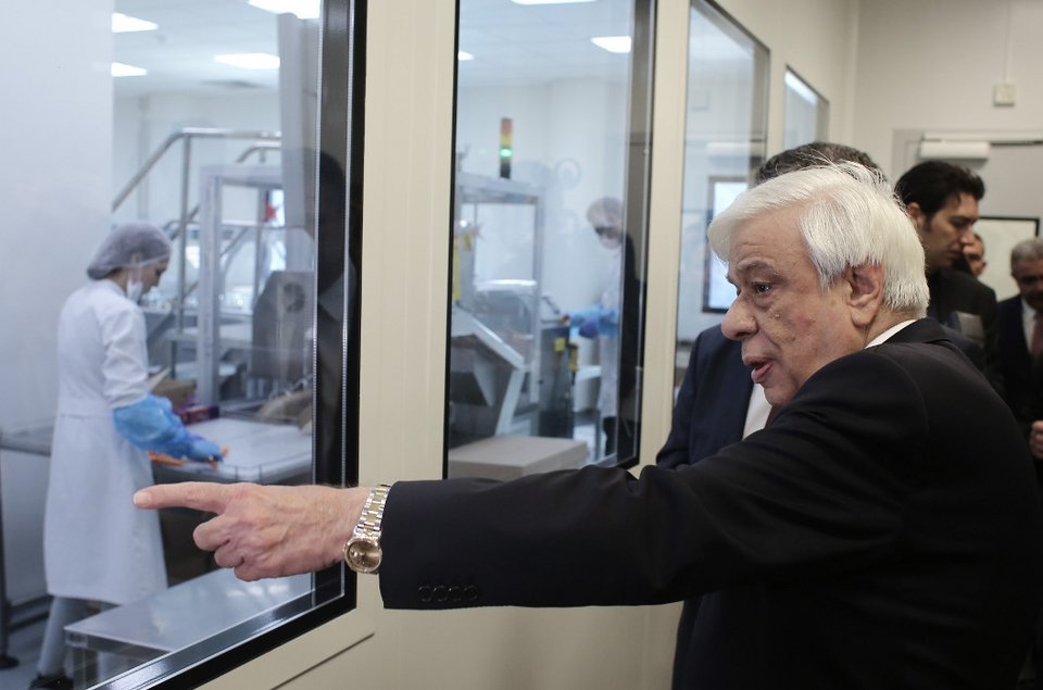 Παυλόπουλος: Να δώσουμε ευκαιρίες στη νέα γενιά -Επίσκεψη στην «APIVITA» [εικόνες] | iefimerida.gr 6