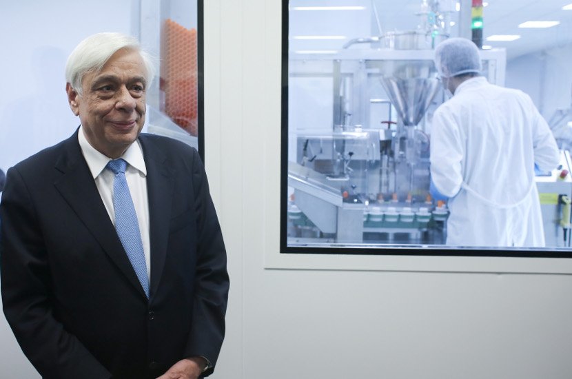 Παυλόπουλος: Να δώσουμε ευκαιρίες στη νέα γενιά -Επίσκεψη στην «APIVITA» [εικόνες] | iefimerida.gr 0