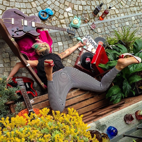 Επικές πτώσεις -Παραπατώντας με τακούνια, σκοντάφτοντας στο ίσωμα, μπλέκοντας στο χούλα χουπ [εικόνες] | iefimerida.gr 2