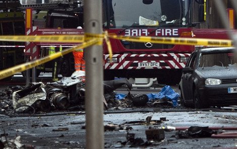 Κασκαντέρ στον Τζέιμς Μποντ ο πιλότος του ελικοπτέρου που συνετρίβη στο Λονδίνο | iefimerida.gr 1