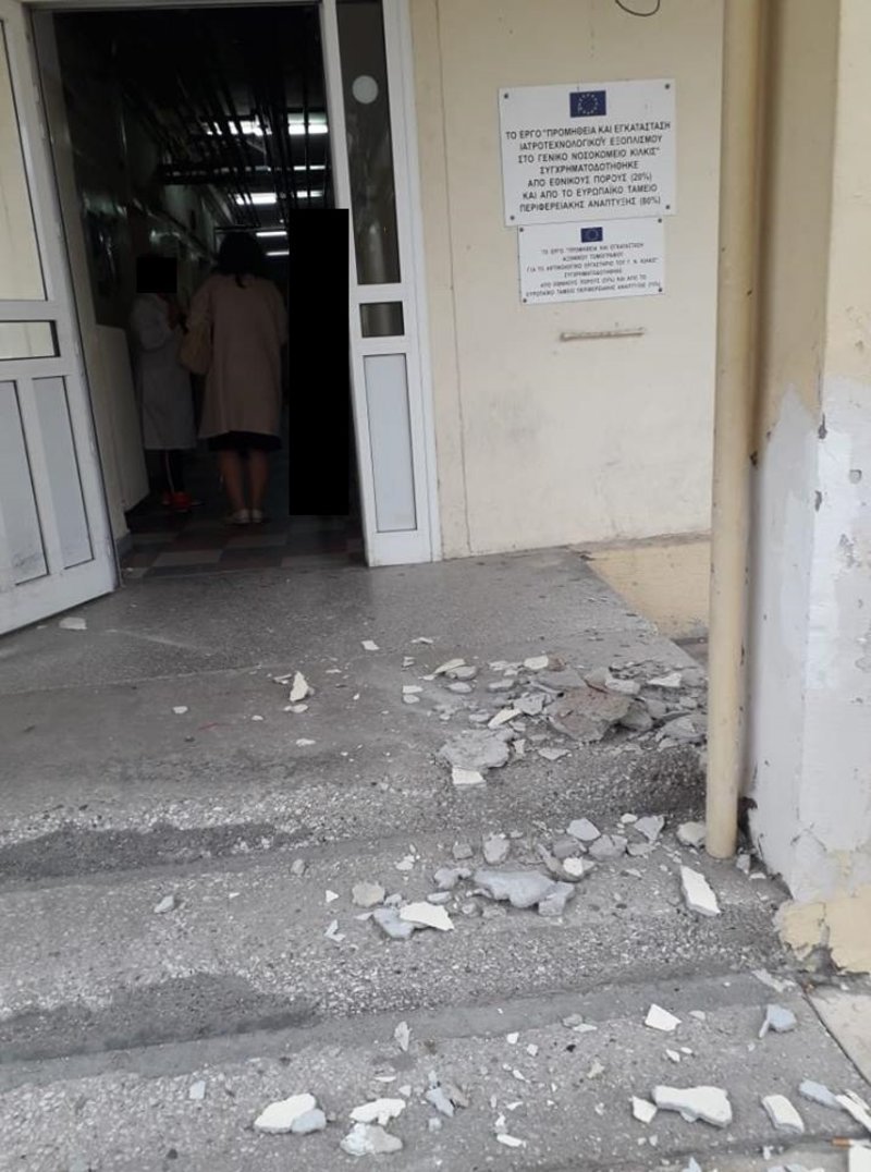 Πεφτουν σοβάδες μέσα και έξω σπό τους θαλάμους