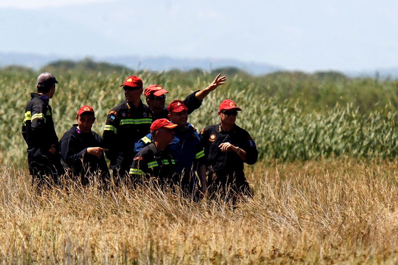 Επεσε ψεκαστικό ελικόπτερο στον Σχινιά -Δύο νεκροί | iefimerida.gr 5