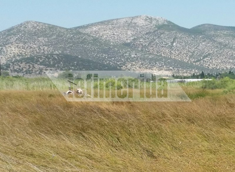 Επεσε ψεκαστικό ελικόπτερο στον Σχινιά -Δύο νεκροί | iefimerida.gr 0