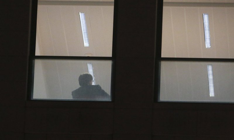 Ο Πουτζδεμόν στο γραφείο του εισαγγελέα -Μετά την παράδοσή του στις βελγικές αρχές [εικόνες] | iefimerida.gr 0