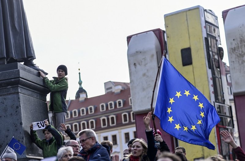 «Παλμός της Ευρώπης»: το φιλο-ευρωπαϊκό κίνημα που εξαπλώνεται [εικόνες & βίντεο] | iefimerida.gr 2