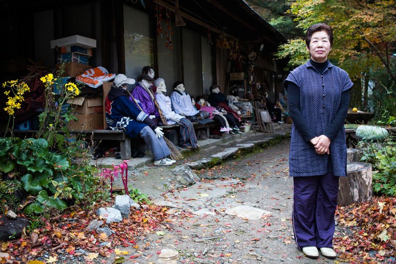 Η ανατριχιαστική πόλη με τις κούκλες στην Ιαπωνία: Αντικαθιστούν τους ανθρώπους που πεθαίνουν [βίντεο] | iefimerida.gr 0
