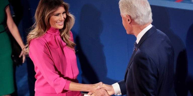 Σάλος με το πουκάμισο Gucci που φόρεσε η Μελάνια Τραμπ στο debate [εικόνες] | iefimerida.gr 0