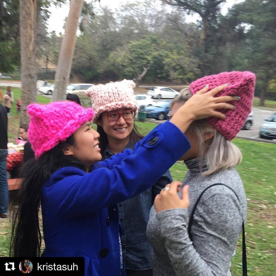 Pussyhat project: Πώς ένα ροζ σκουφάκι έγινε σήμα διαμαρτυρίας κατά του Τραμπ [εικόνες] | iefimerida.gr 0
