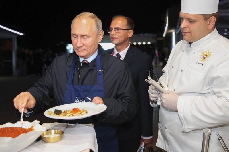 Τα μπλίνι είναι pancakes με χαβιάρι.