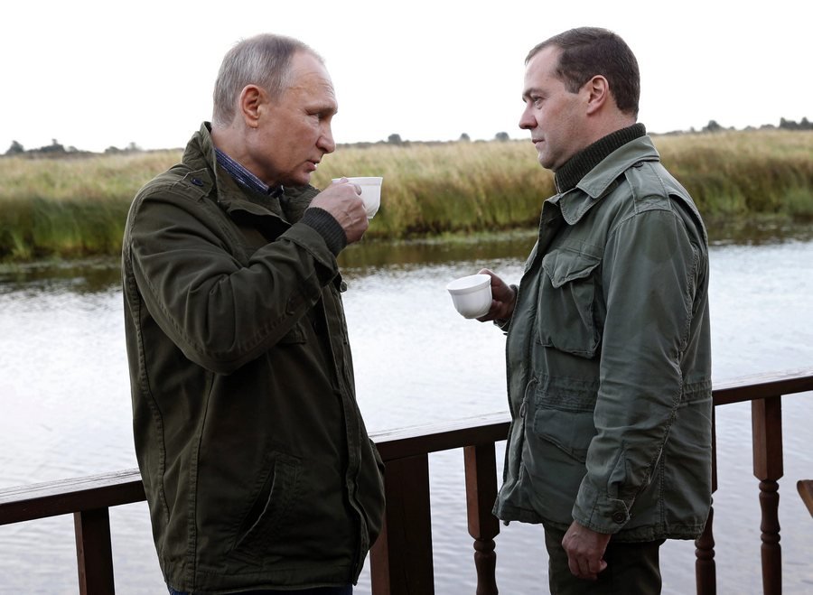 Η «ανδρική» εκδρομή του Πούτιν με τον Μεντβέντεφ -Πήγαν για ψάρεμα [εικόνες] | iefimerida.gr 3
