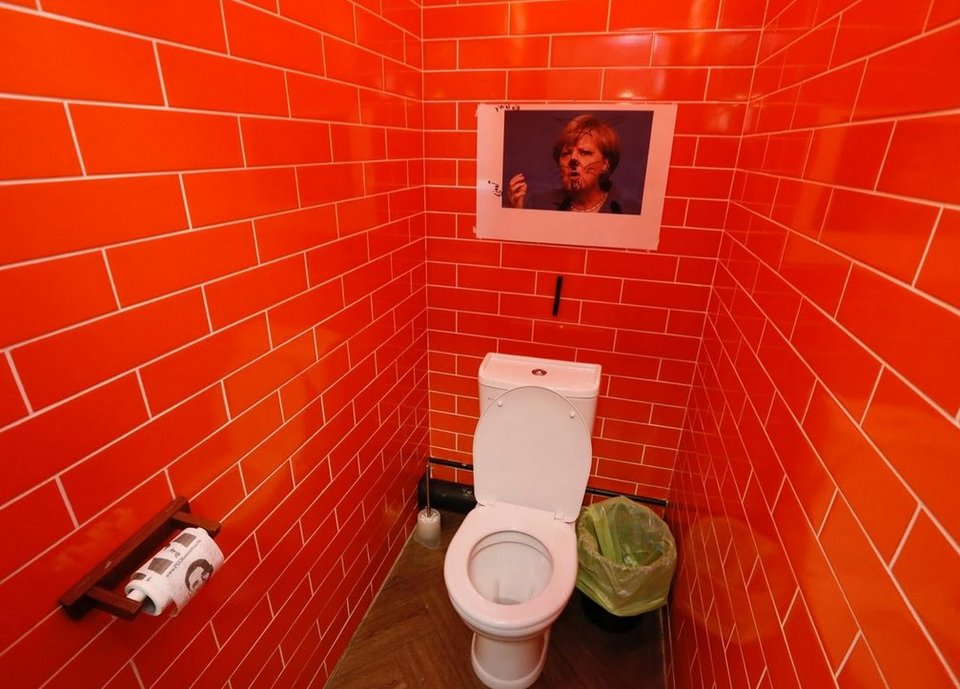 Ενα καφέ μόνο για οπαδούς του Πούτιν [εικόνες] | iefimerida.gr 9