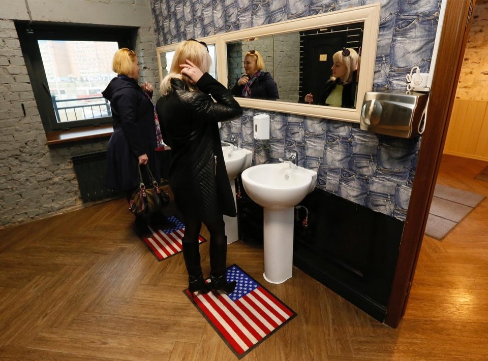 Ενα καφέ μόνο για οπαδούς του Πούτιν [εικόνες] | iefimerida.gr 2