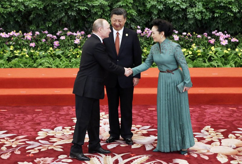 Ο Πούτιν δεν αντιστάθηκε: Είδε ένα πιάνο στο σπίτι του Κινέζου προέδρου και άρχισε να παίζει [εικόνες & βίντεο] | iefimerida.gr 2