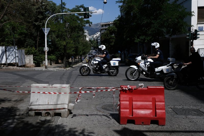 Οι ετοιμασίες για τον Πούτιν - Το κόκκινο χαλί στο Μαξίμου, οι εύζωνες, τα μέτρα της Τροχαίας [εικόνες] | iefimerida.gr 4