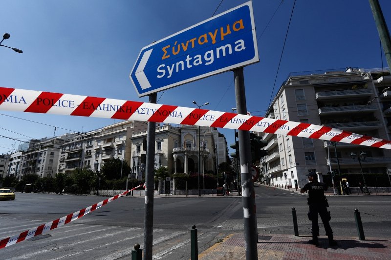 Οι ετοιμασίες για τον Πούτιν - Το κόκκινο χαλί στο Μαξίμου, οι εύζωνες, τα μέτρα της Τροχαίας [εικόνες] | iefimerida.gr 5