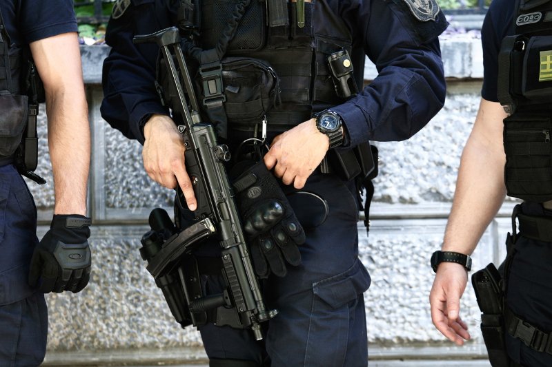 Οι ετοιμασίες για τον Πούτιν - Το κόκκινο χαλί στο Μαξίμου, οι εύζωνες, τα μέτρα της Τροχαίας [εικόνες] | iefimerida.gr 0