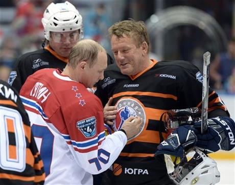 Βλαντιμίρ Πούτιν, ο γκολτζής -Σκόραρε οχτώ φορές σε αγώνα χόκεϊ [εικόνες & βίντεο] | iefimerida.gr 1