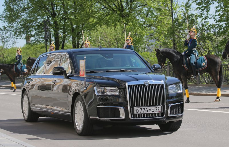 Η νέα υπερπολυτελής ρωσική λιμουζίνα του Πούτιν -Αντικατέστησε την Mercedes [βίντεο]  | iefimerida.gr 0