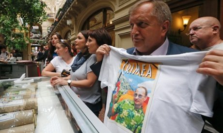 O Πούτιν κάνει και μόδα -Οι πολιτικές αποφάσεις του έγιναν έμπνευση για κολεξιόν με μπλουζάκια [εικόνες] | iefimerida.gr 2