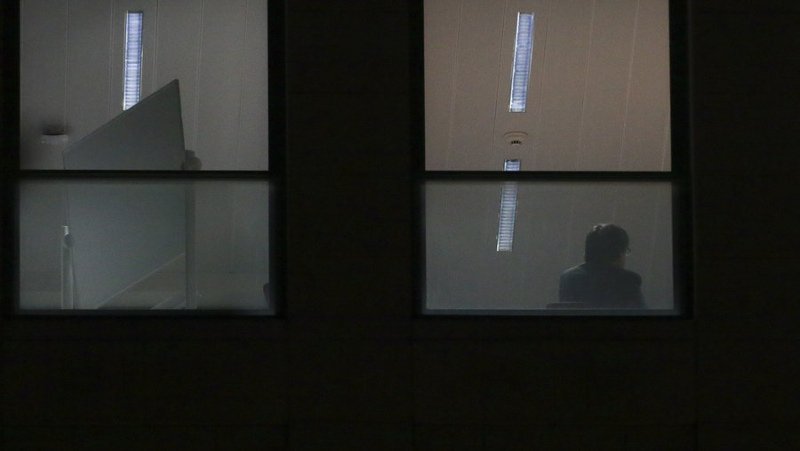 Ο Πουτζδεμόν στο γραφείο του εισαγγελέα -Μετά την παράδοσή του στις βελγικές αρχές [εικόνες] | iefimerida.gr 1