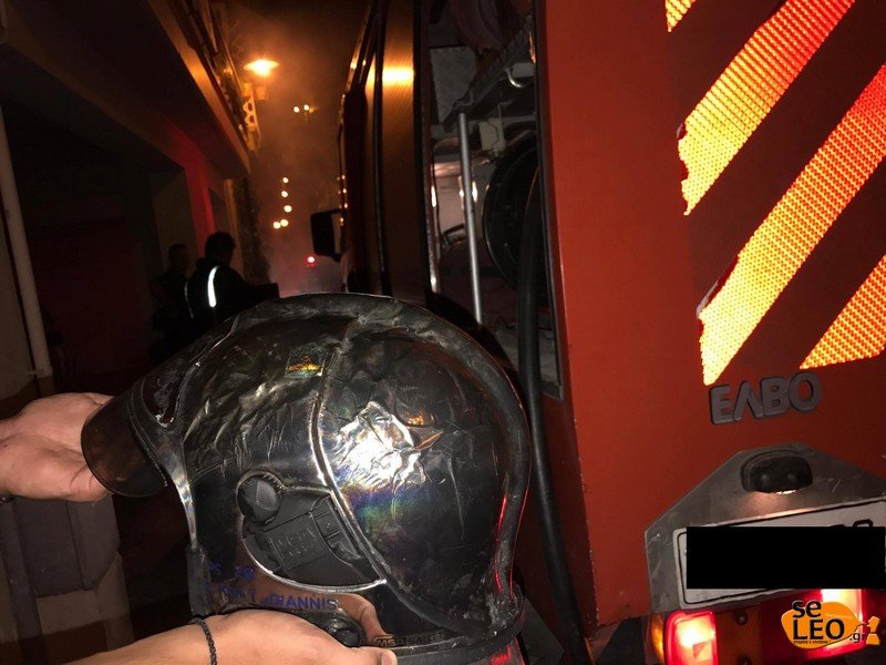 Η φωτιά έλιωσε το κράνος πυροσβέστη σε πυρκαγιά στη Θεσσαλονίκη [εικόνες] | iefimerida.gr 1