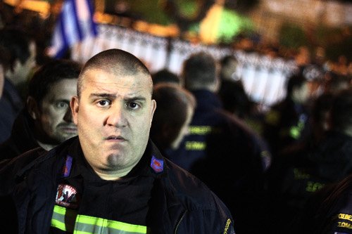 Aποχώρησαν οι πυροσβέστες από το υπ. Διοικητικής Ανασυγκρότησης -Συνεχίζουν την Πέμπτη τις κινητοποιήσεις [εικόνες] | iefimerida.gr 1