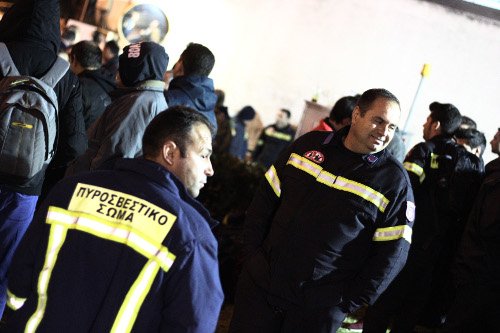 Aποχώρησαν οι πυροσβέστες από το υπ. Διοικητικής Ανασυγκρότησης -Συνεχίζουν την Πέμπτη τις κινητοποιήσεις [εικόνες] | iefimerida.gr 2