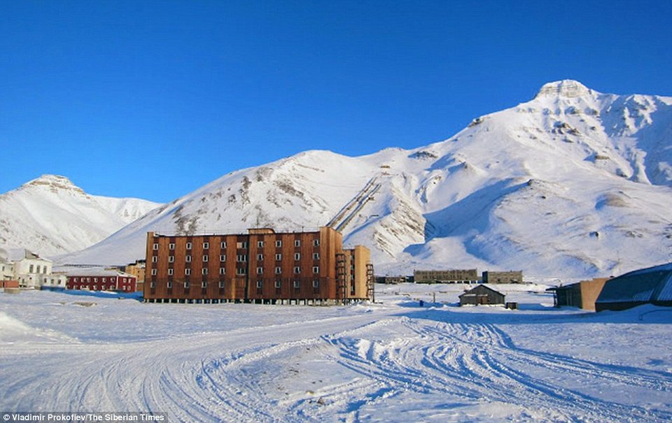 Η πόλη-φάντασμα στην άκρη του κόσμου – Έχει μόνο ένα κάτοικο που ξεναγεί τους επισκέπτες [εικόνες]  | iefimerida.gr 0