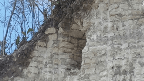 Κατέστρεψαν πυραμίδα των Μάγια 2.300 ετών και την έκαναν μπάζα για δρόμο | iefimerida.gr 2