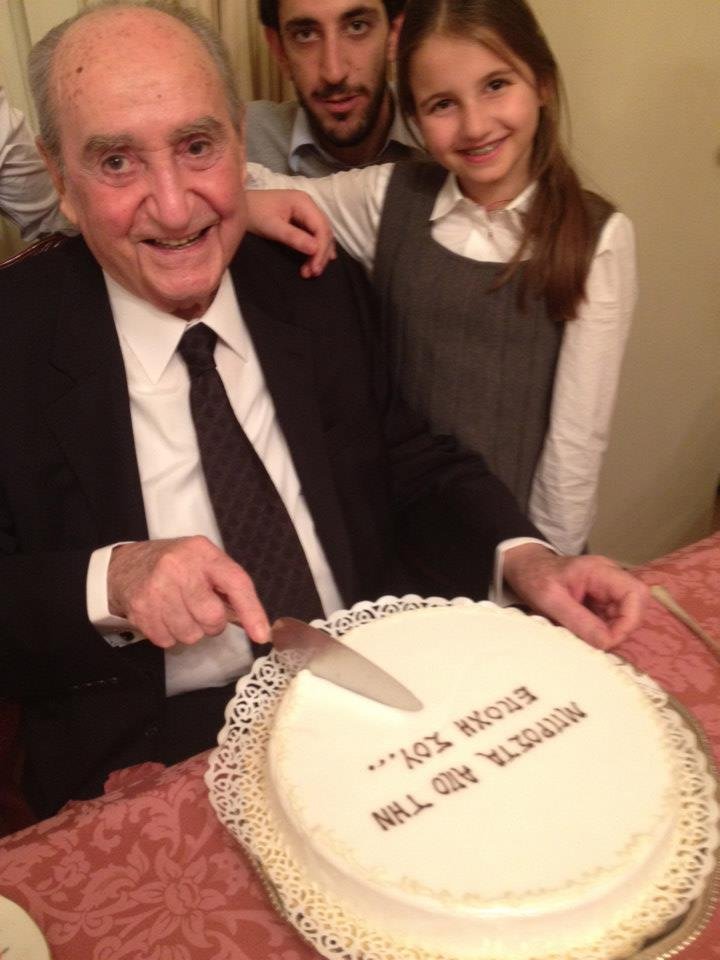 Η χθεσινοβραδινή έκπληξη που έκαναν στον Μητσοτάκη τα εγγόνια του: Τι του έγραψαν και πού [εικόνα] | iefimerida.gr 0