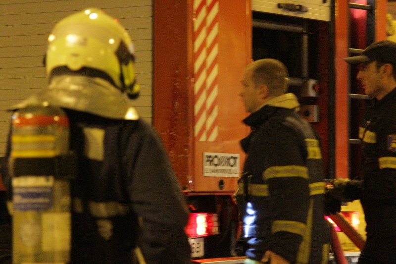 Φωτιά σε κτίριο στην Ακαδημίας -Εβαλαν γκαζάκια στον Οικοδομικό Συνεταιρισμό βουλευτών [βίντεο] | iefimerida.gr 7