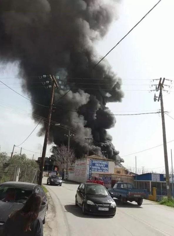 Πυρκαγιά σε εργοστάσιο στον Βόλο –Ενας νεκρός [εικόνα] | iefimerida.gr 0
