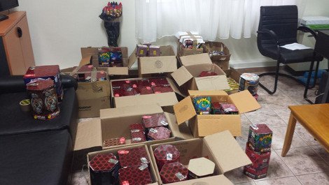 Ανάσταση με 7.000 βεγγαλικά ετοιμαζόταν να κάνει 58χρονος στη Θεσσαλονίκη –Συνελήφθη για παράνομη εμπορία [εικόνα] | iefimerida.gr 0