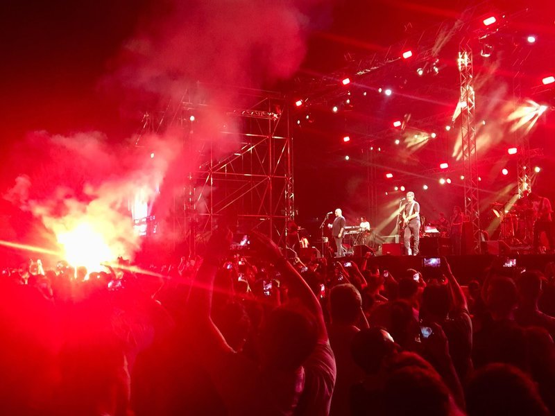 Οι Πυξ Λαξ ενώθηκαν ξανά και έδωσαν μια συναυλία που θα μείνει αξέχαστη στους φαν τους [εικόνες & βίντεο] | iefimerida.gr 1