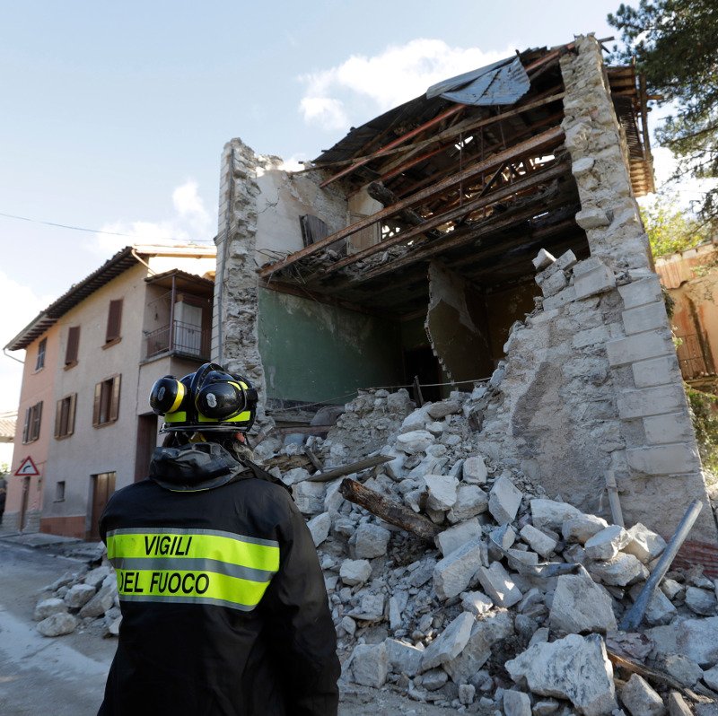 Φόβος και αγωνία από εκατοντάδες μετασεισμούς στην κεντρική Ιταλία [εικόνες & βίντεο] | iefimerida.gr 0