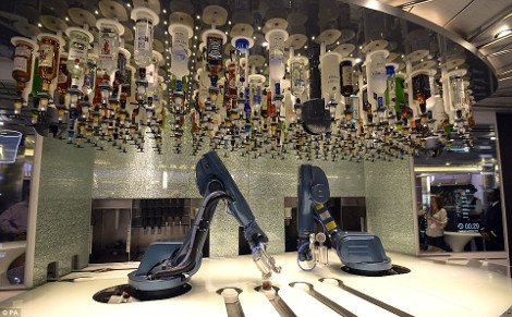 Το πιο hi-tech πλοίο του πλανήτη: Χλιδή, πρωτοπορία και μια έκπληξη -Δεν δουλεύει το Wi-Fi [εικόνες] | iefimerida.gr 3