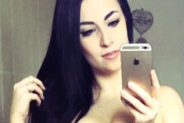 21χρονη βγάζει άνδρες βόλτα με λουρί, σαν σκύλους -Αντί 1.300 ευρώ [βίντεο] | iefimerida.gr 0