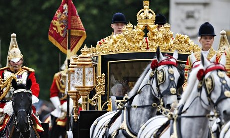 Βασίλισσα Ελισάβετ: Οι πολίτες θα μπορούν να απολύουν βουλευτές [εικόνες] | iefimerida.gr 1