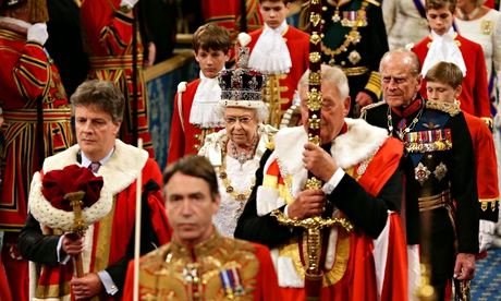 Βασίλισσα Ελισάβετ: Οι πολίτες θα μπορούν να απολύουν βουλευτές [εικόνες] | iefimerida.gr 2