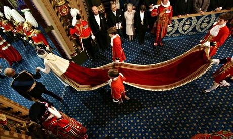 Βασίλισσα Ελισάβετ: Οι πολίτες θα μπορούν να απολύουν βουλευτές [εικόνες] | iefimerida.gr 3