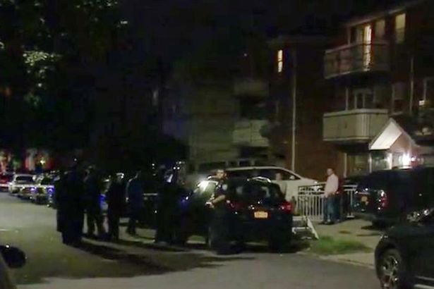 Επίθεση με μαχαίρι στο Κουίνς της Νέας Υόρκης -Παιδιά ανάμεσα στους τραυματίες | iefimerida.gr 0