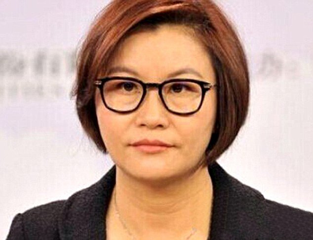 Ηταν εργάτρια σε εργοστάσιο, έγινε η πλουσιότερη γυναίκα της Κίνας [εικόνες] | iefimerida.gr 2