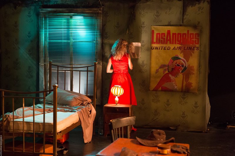 Μέσα σε 80’ ο έρωτας στην πιο άγρια, κανιβαλιστική και αδιαπραγμάτευτη μορφή του [εικόνες] | iefimerida.gr 0