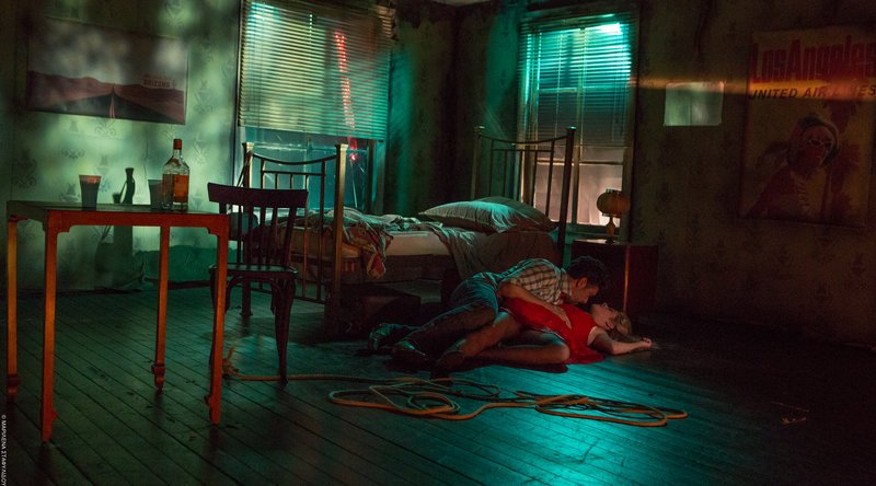 Μέσα σε 80’ ο έρωτας στην πιο άγρια, κανιβαλιστική και αδιαπραγμάτευτη μορφή του [εικόνες] | iefimerida.gr 5