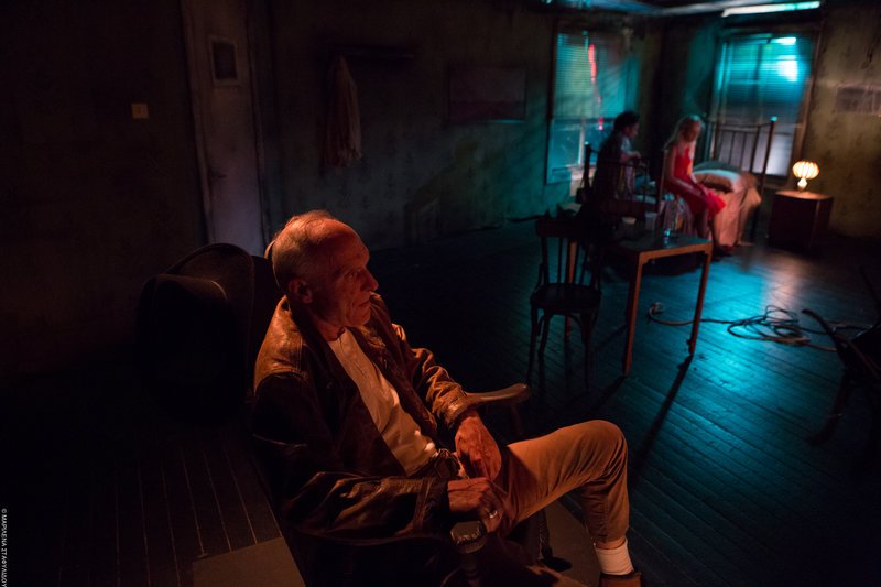 Μέσα σε 80’ ο έρωτας στην πιο άγρια, κανιβαλιστική και αδιαπραγμάτευτη μορφή του [εικόνες] | iefimerida.gr 2