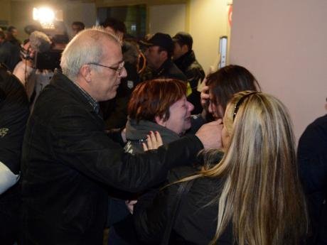 Συγκλονίζουν οι οικογένειες που ξανάσμιξαν μετά την τραγωδία του Norman Atlantic | iefimerida.gr 14