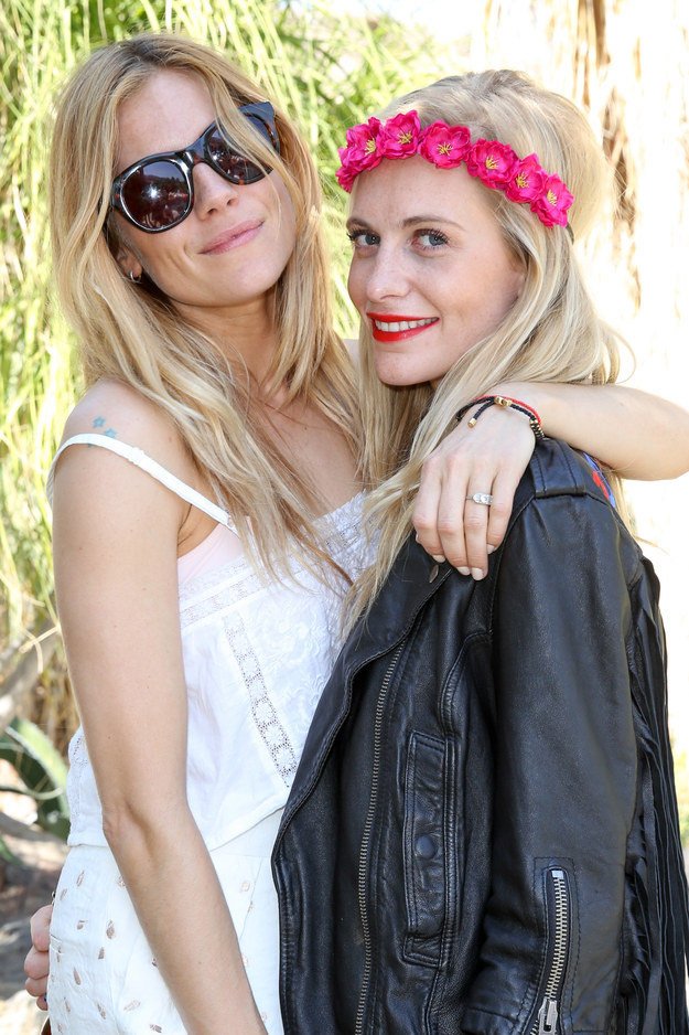 Διάσημες, όμορφες και πλούσιες έγιναν χίπισσες και ρόκαραν στην έρημο της Καλιφόρνια [εικόνες]  | iefimerida.gr 13